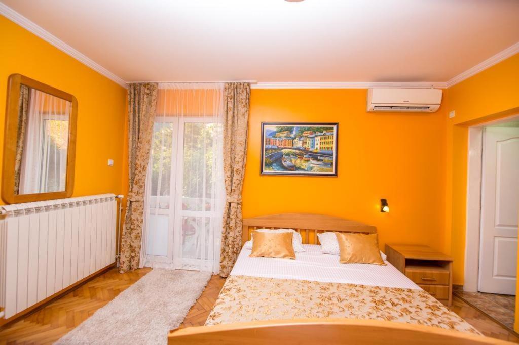 Acika Apartments Rafailovici Luaran gambar