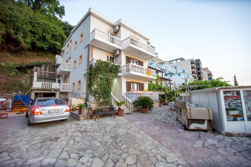 Acika Apartments Rafailovici Luaran gambar