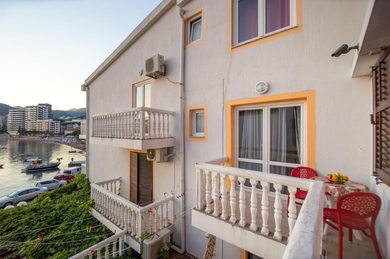 Acika Apartments Rafailovici Luaran gambar