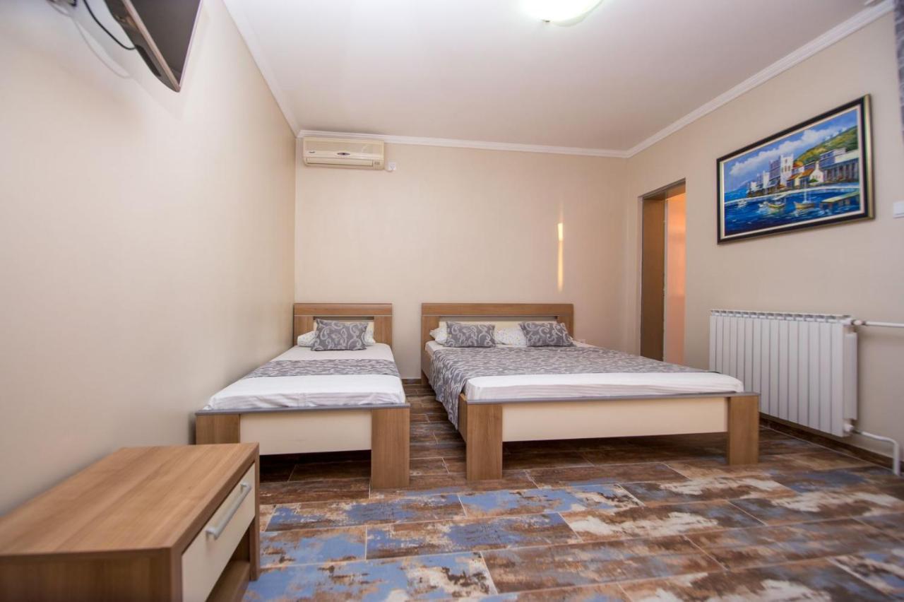 Acika Apartments Rafailovici Luaran gambar