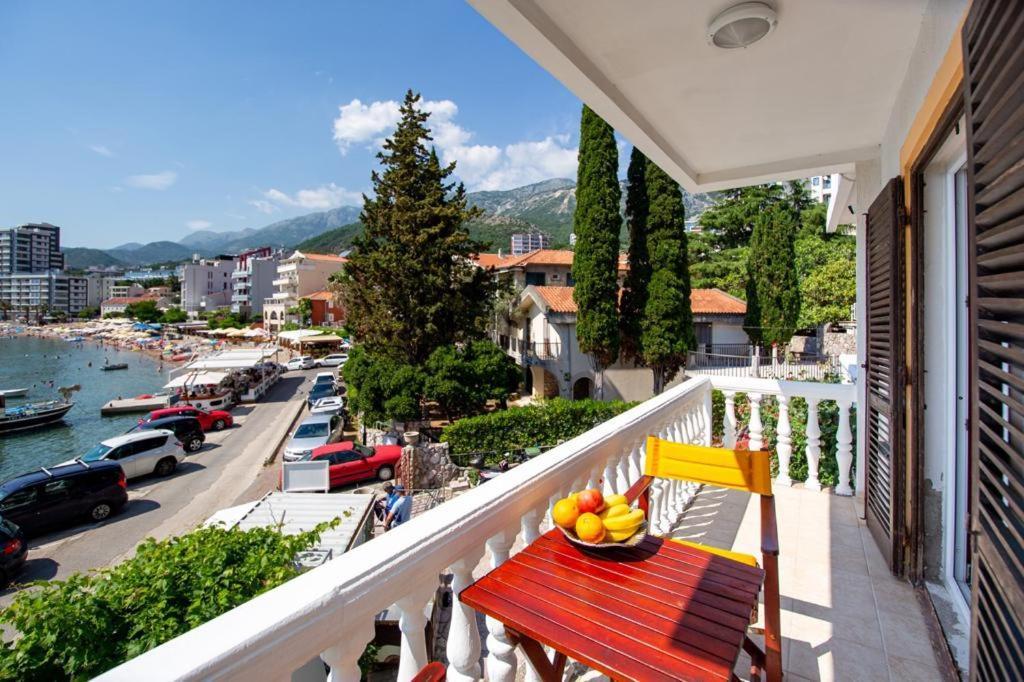 Acika Apartments Rafailovici Luaran gambar