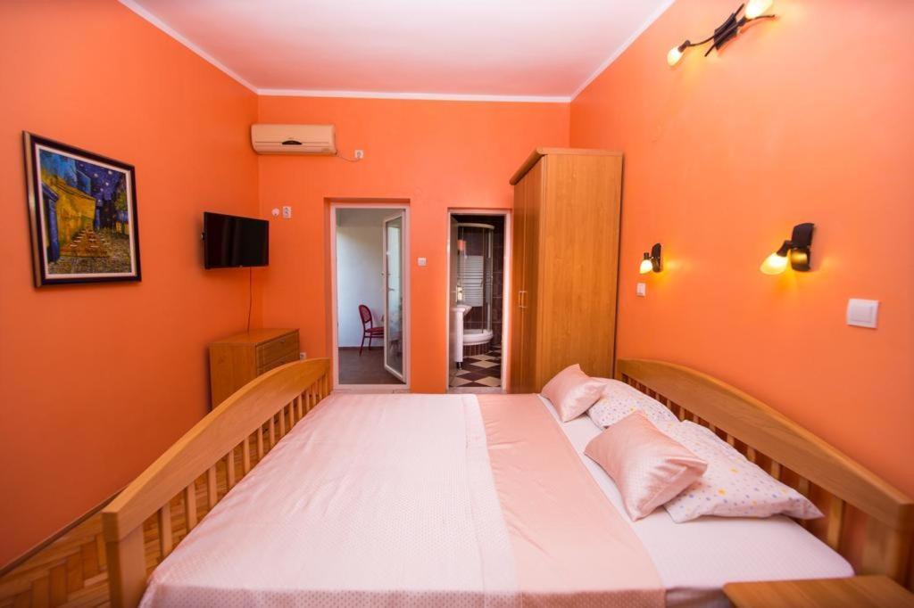 Acika Apartments Rafailovici Luaran gambar